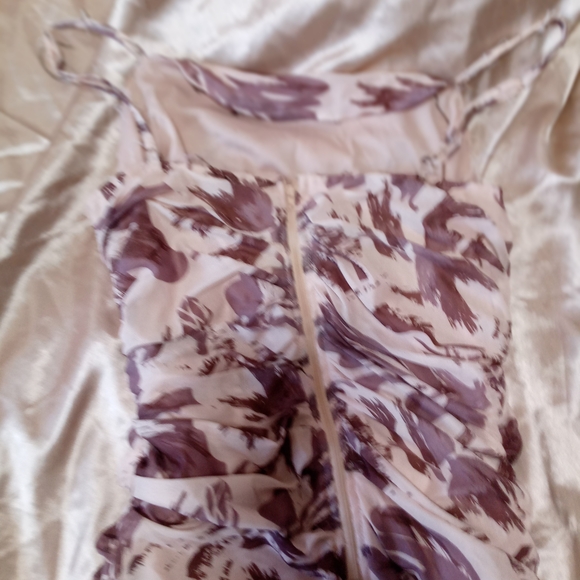Floral Ruched Dress - Picture 3 of 5